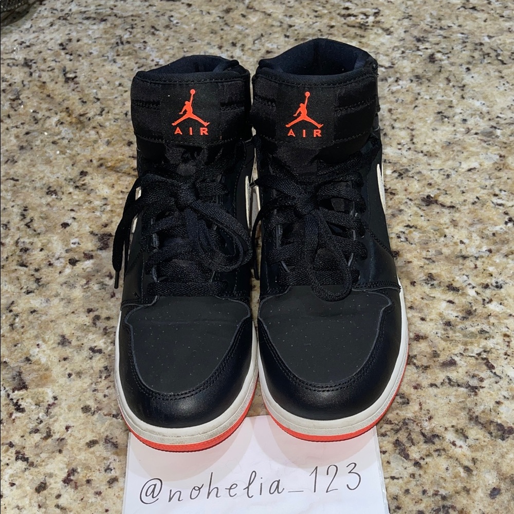 Air Jordan 1 Retro High - Black Hot Lava